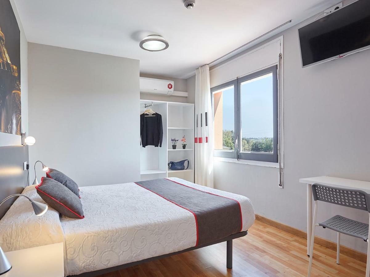 Hostal Mas Ferrer Cornellá de Terri Eksteriør billede