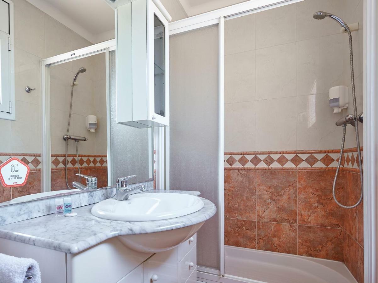 Hostal Mas Ferrer Cornellá de Terri Eksteriør billede